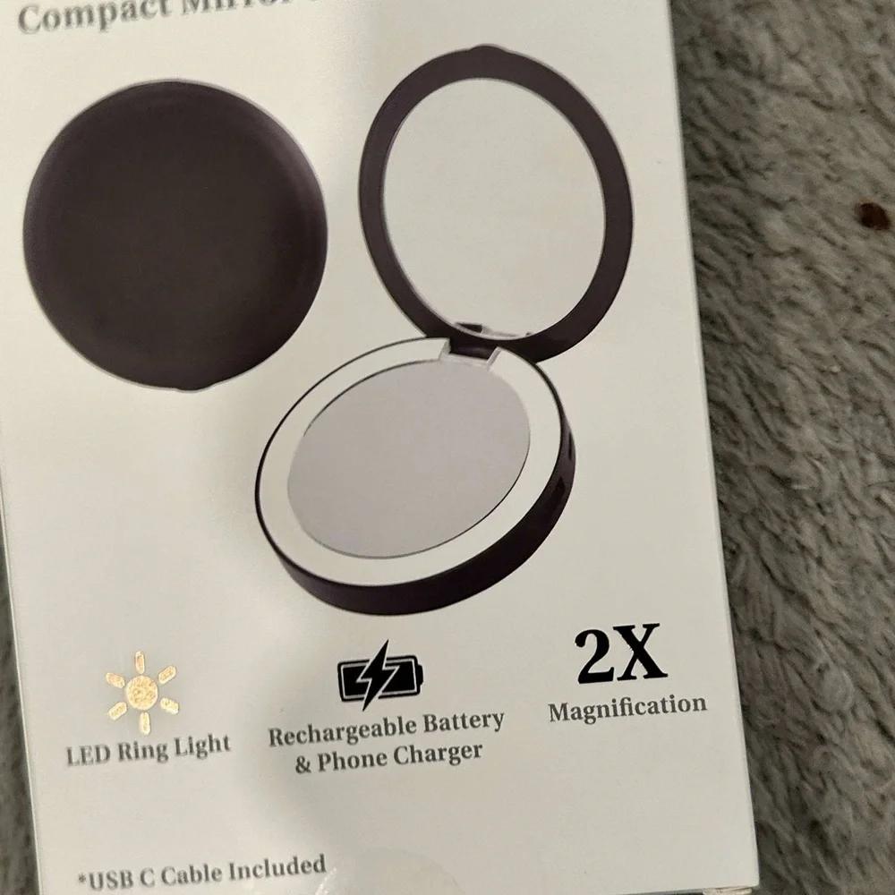 Compact Mirror with LED Ring Light and Rechargeable Battery